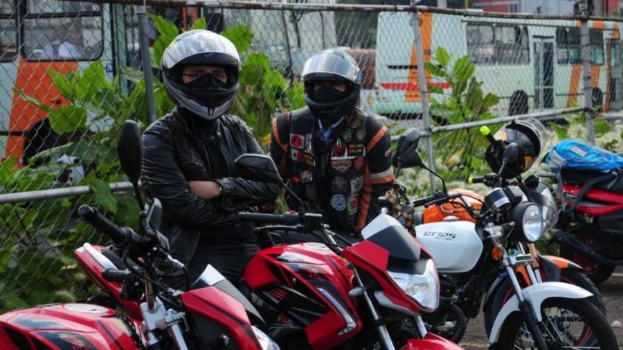 Casco seguro para motociclistas: Semovi regala mil cascos certificados
