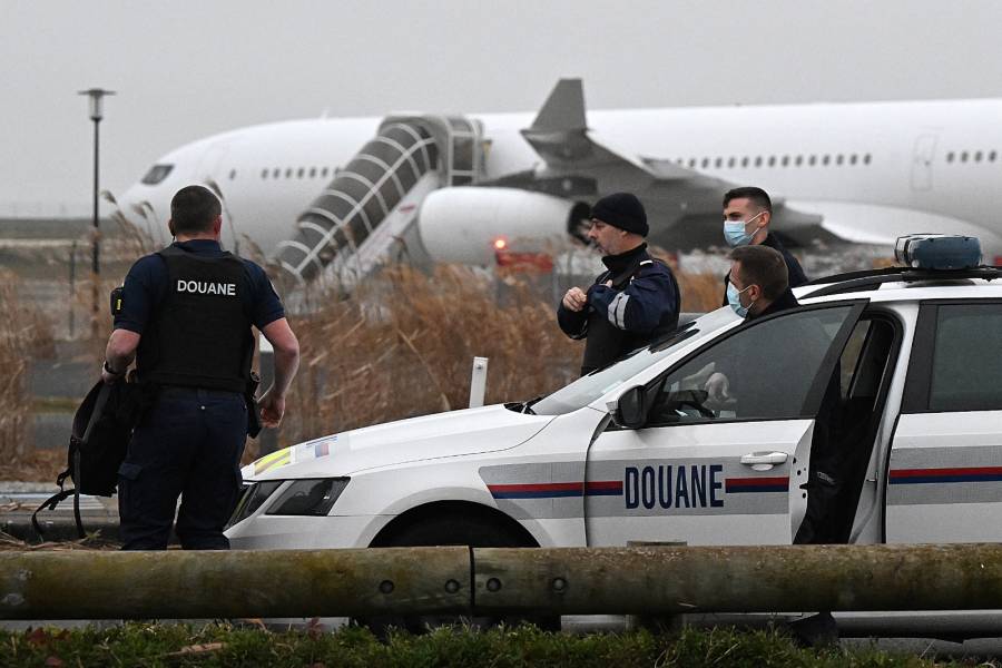 Avi&oacute;n que iba a Nicaragua con 303 pasajeros bloqueado en Francia parti&oacute; rumbo a India