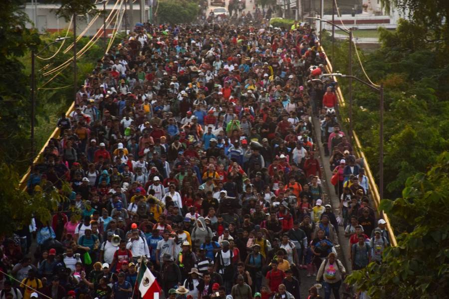Crisis migratoria en Estados Unidos: Delegación Negociará con México ante récord de 2.2 millones de migrantes