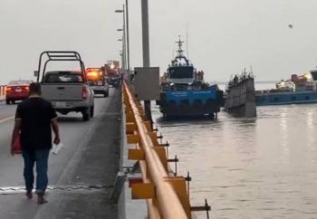 Cierran puente El Zacatal, en Campeche, tras choque de buque