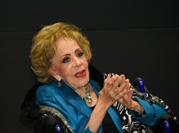 Silvia Pinal mejora y abandona la unidad de terapia intensiva, Anuncia Alejandra Guzm&aacute;n
