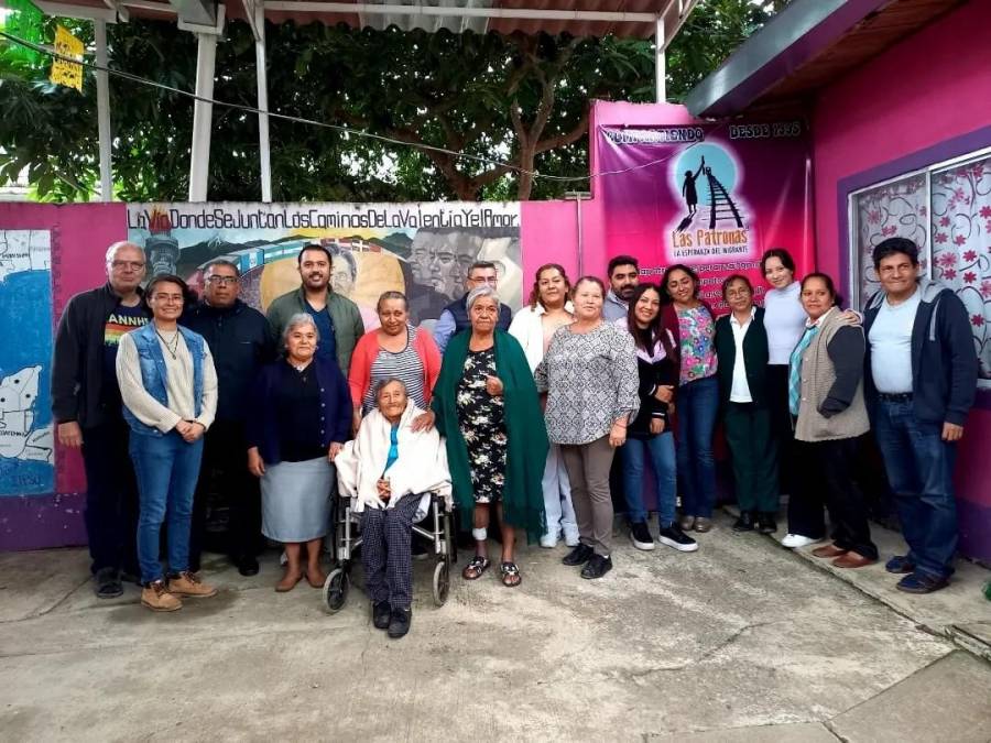 La historia de las Patronas de Veracruz, mujeres que ayudan a migrantes en su viaje