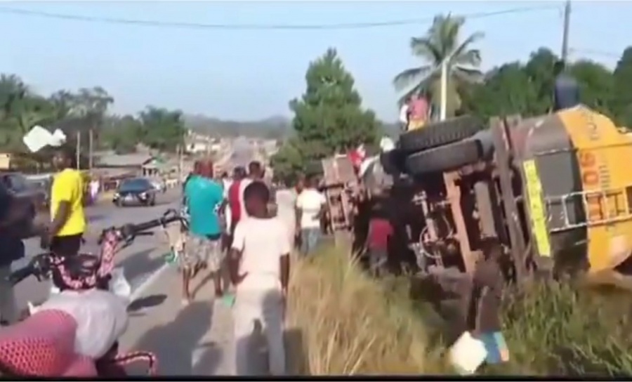 40 personas pierden la vida tras explosi&oacute;n de pipa en Liberia