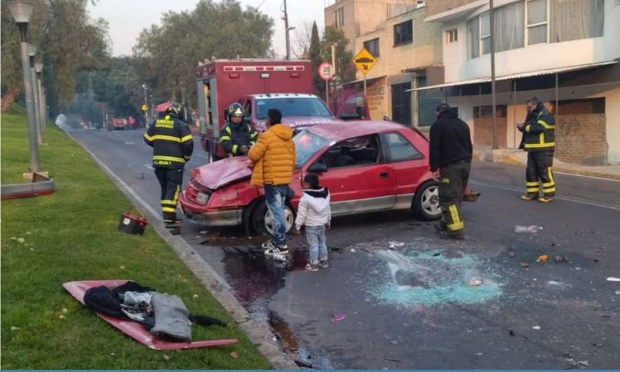 Familia ilesa tras violento choque en Iztapalapa luego de fiesta de año nuevo