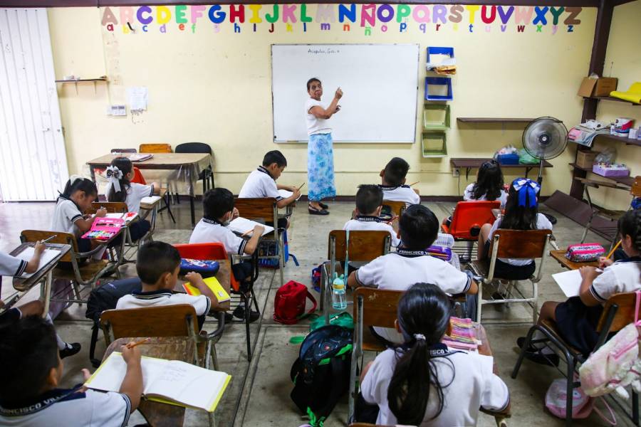 Alumnos regresarán a clases el 8 de enero