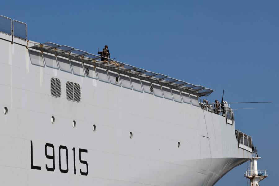 Buque de guerra iraní entra en el mar Rojo