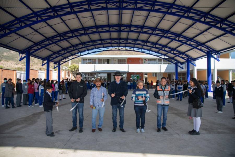 Municipio de El Marqués entregó arcotechos en escuelas de Santa María de los Baños y Hacienda La Cruz