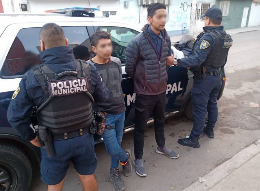 Detienen a dos por robo a tienda en Centro Histórico