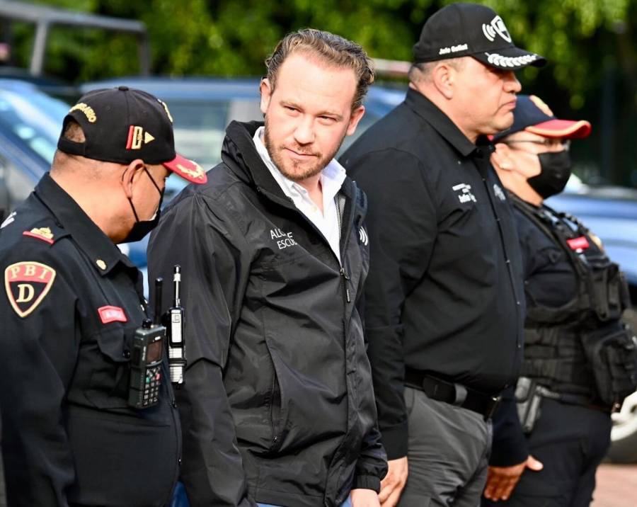 Santiago Taboada llama a dignificar a la policía capitalina