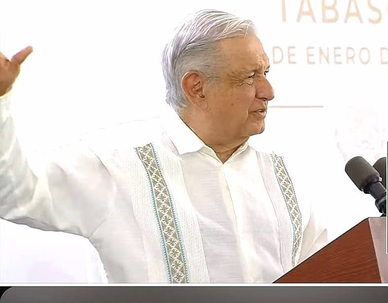 Mentira que litro de gasolina haya subido a 28 pesos, desmiente L&oacute;pez Obrador