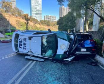 Accidente en Cuajimalpa involucra a patrulla y deja cuatro personas lesionadas