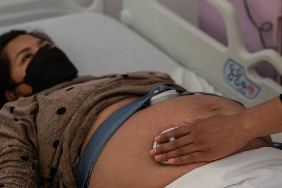 Mortalidad materna bajó 14.8% en el último año: Ssa