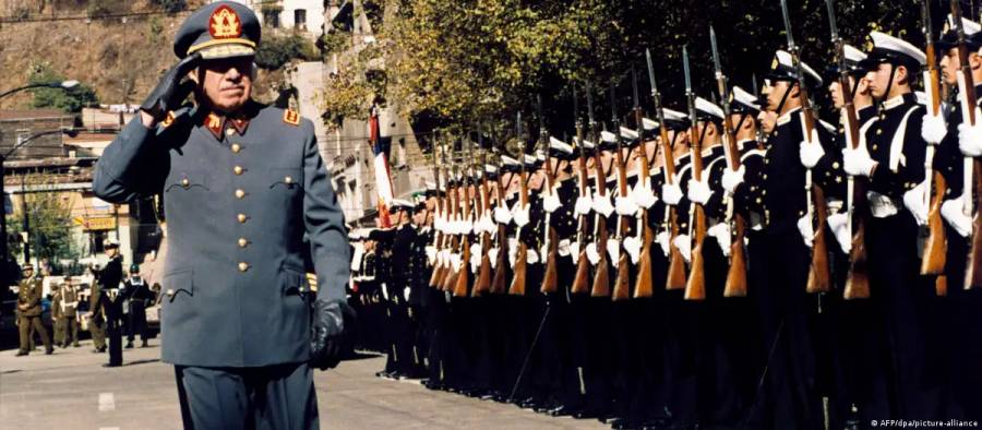 Chile condena a 20 años a exmilitares por quemar jóvenes en dictadura de Pinochet
