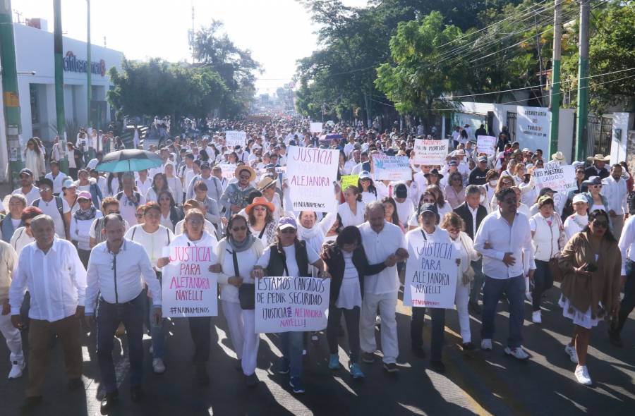AMLO reafirma compromiso con la dignificación de los maestros