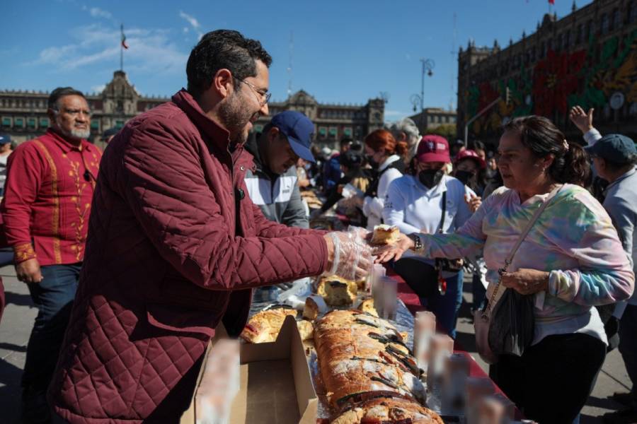 Celebra Martí Batres Día de Reyes con miles de familias en el Zócalo