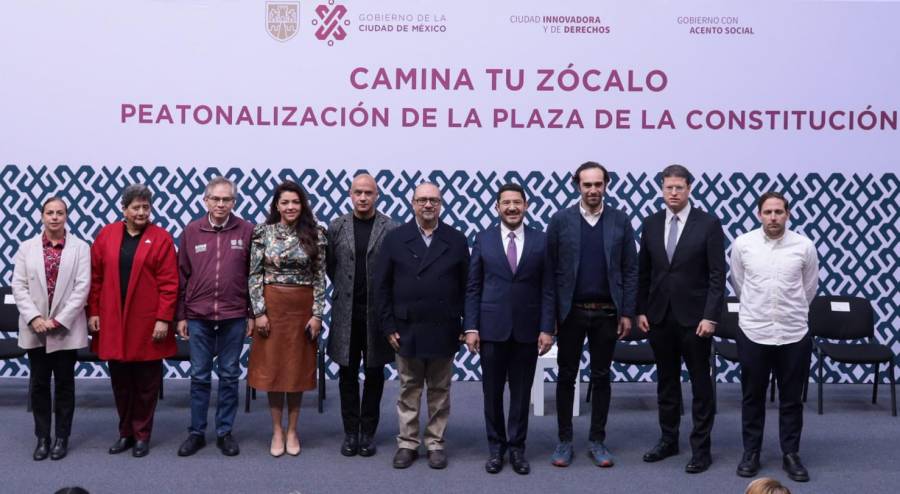 Martí Batres celebra peatonalización del Zócalo capitalino