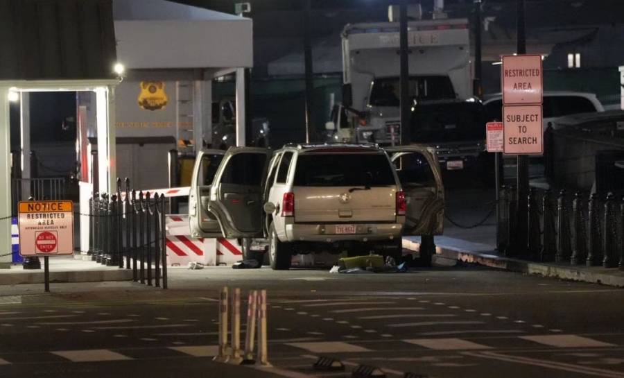 Arrestan a conductor tras chocar contra reja de la Casa Blanca