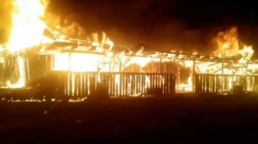 Incendio consume establecimiento vinculado a organizaci&oacute;n criminal en Texcaltitl&aacute;n