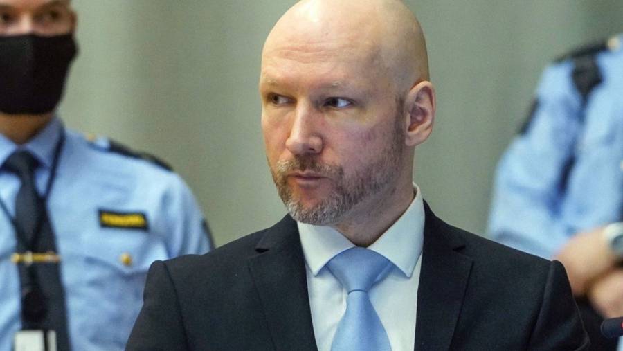 Neonazi Breivik acusa al Estado noruego de querer empujarlo 