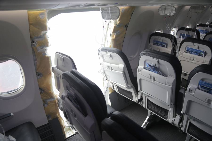 Alaska Airlines encuentra piezas suelas en sus Max 9
