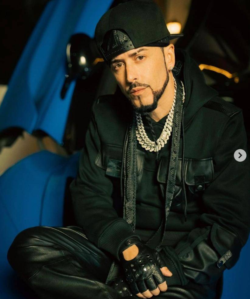 Yandel inicia gira mundial 2024 con explosivo show en Los Angeles