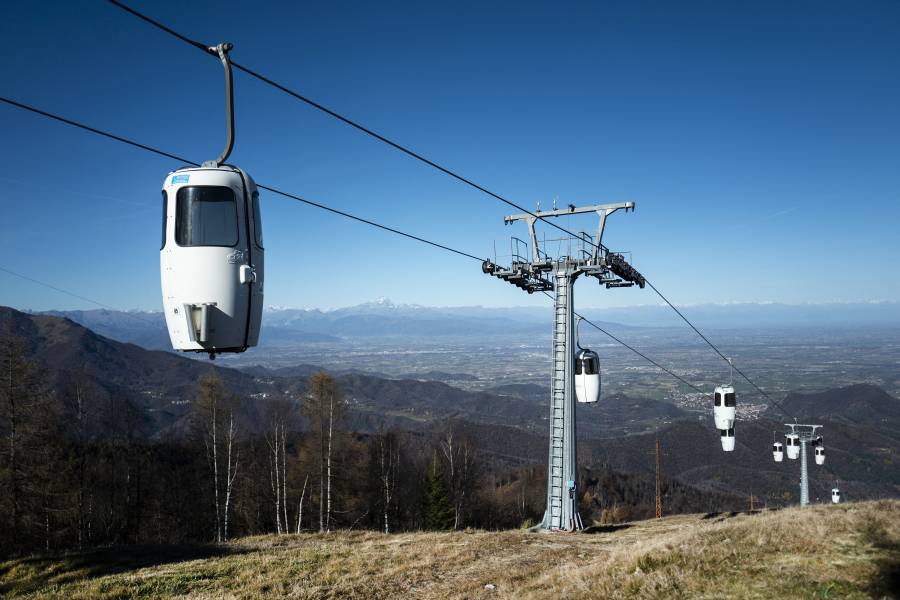 Teleférico en Austria se desploma con cuatro personas abordo