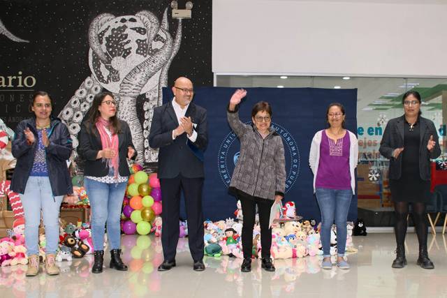 Lilia Cedillo entregó lo recaudado en la campaña “Dona un Peluche 2023”