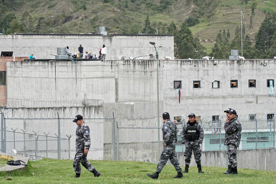 Reportan m&aacute;s de 130 funcionarios retenidos en cinco c&aacute;rceles de Ecuador