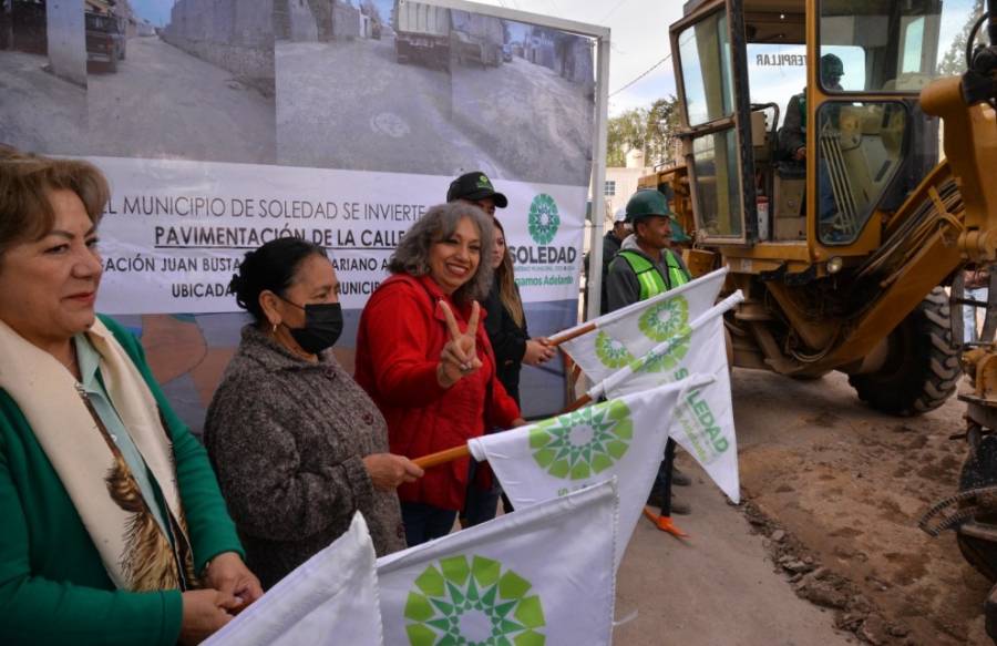 Comienza la pavimentación de la Calle Juan Bustamante en Soledad de Graciano Sánchez