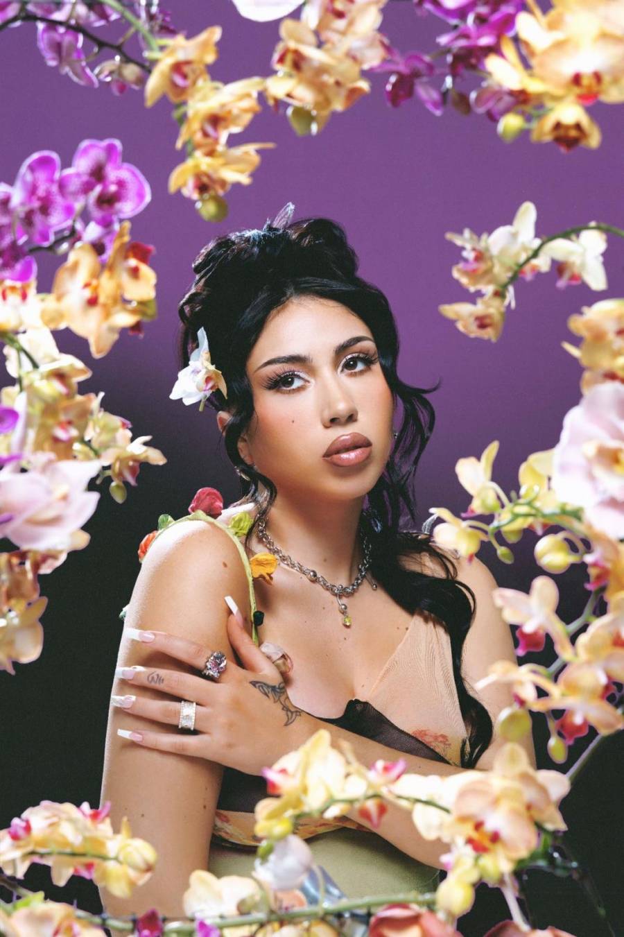 Kali Uchis anuncia su embarazo mediante el nuevo video “Tu Corazón es Mío