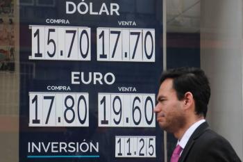 Devaluaci&oacute;n del peso mexicano por impacto de las tendencias globales