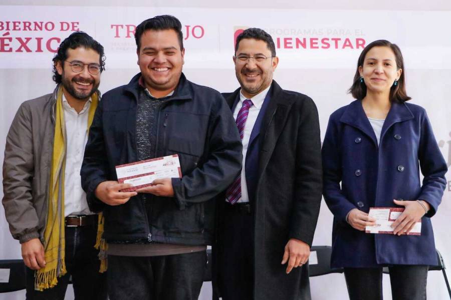 Realizan primera entrega de tarjetas de “Jóvenes Construyendo el Futuro” en CDMX