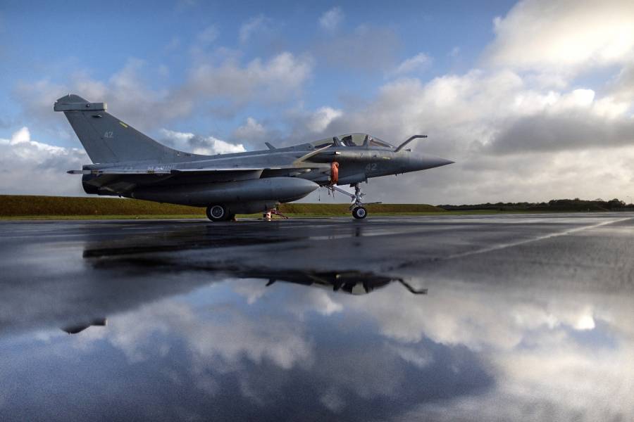 Francia encarga 42 aviones de combate Rafale