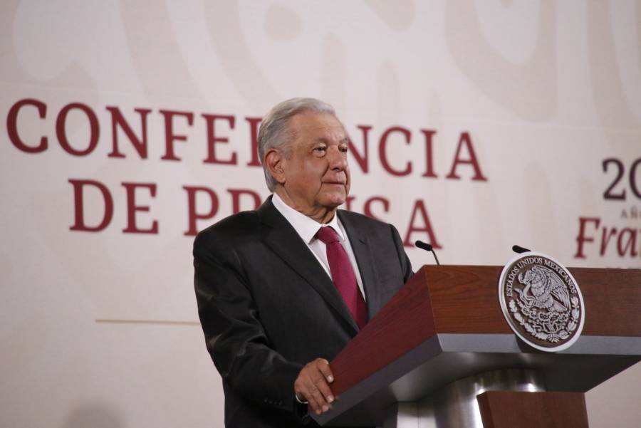 El presidente de México apoya la decisión de Lenia Batres sobre reducir su sueldo