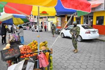 Crisis en Ecuador exige medidas m&aacute;s all&aacute; de la represi&oacute;n, dice expresidente Correa
