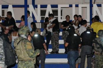 M&aacute;s de 40 funcionarios carcelarios retenidos por presos fueron liberados en Ecuador