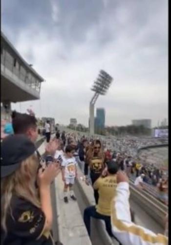 Pedida de matrimonio en el estadio Olímpico luego de victoria de Pumas