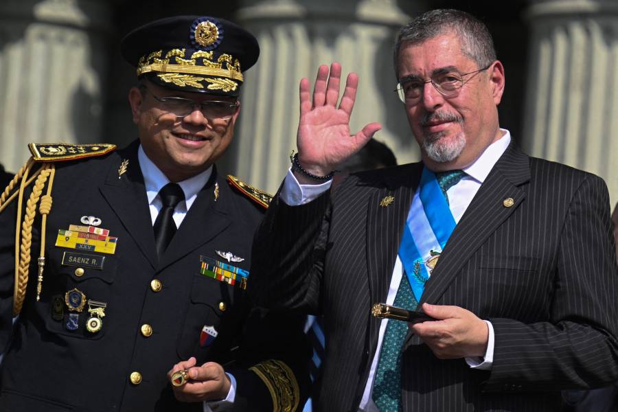 Arévalo agradece a militares imparcialidad en crisis política en Guatemala