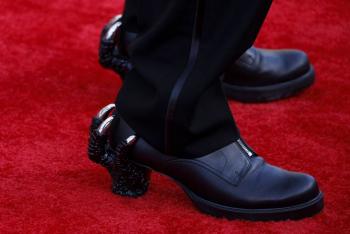 Revoluci&oacute;n en la moda masculina en los Globos de Oro