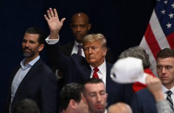Trump llega a New Hampshire en plena carrera por las primarias, tras ir a tribunal de NY