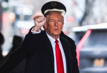 Juez amenaza a Trump con impedirle acceso al juicio por difamaci&oacute;n