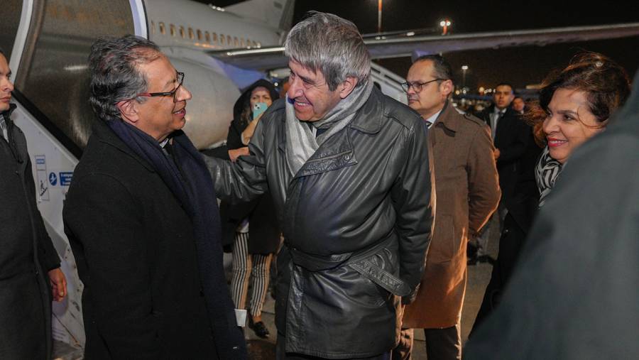 Petro llega a Roma para encontrarse con el Papa Francisco