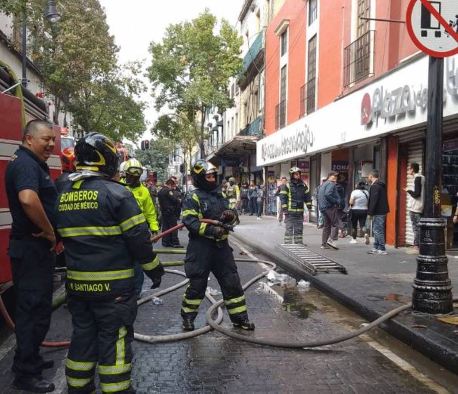 Incendio en Plaza de la Tecnolog&iacute;a de la alcald&iacute;a Cuauht&eacute;moc