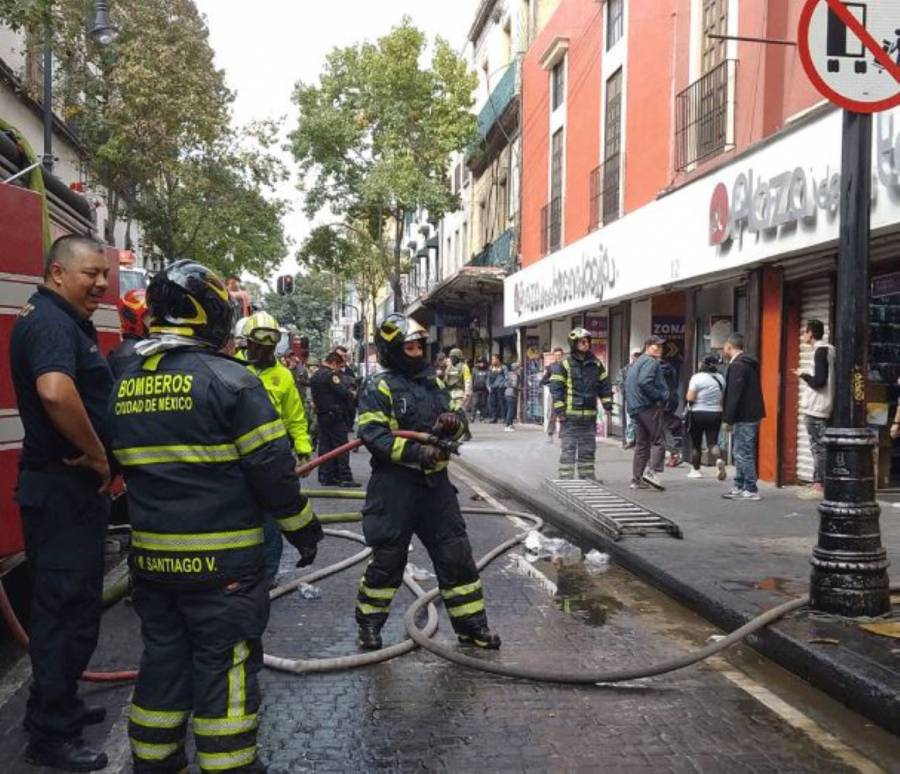 Incendio en Plaza de la Tecnología de la alcaldía Cuauhtémoc