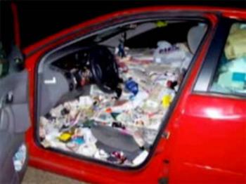 En Manrique llenaron de basura un carro que impidi&oacute; el paso de cami&oacute;n recolector