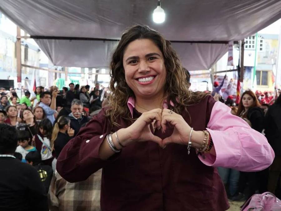 Caty Monreal asiste a cierre de precampaña de Claudia Sheinbaum