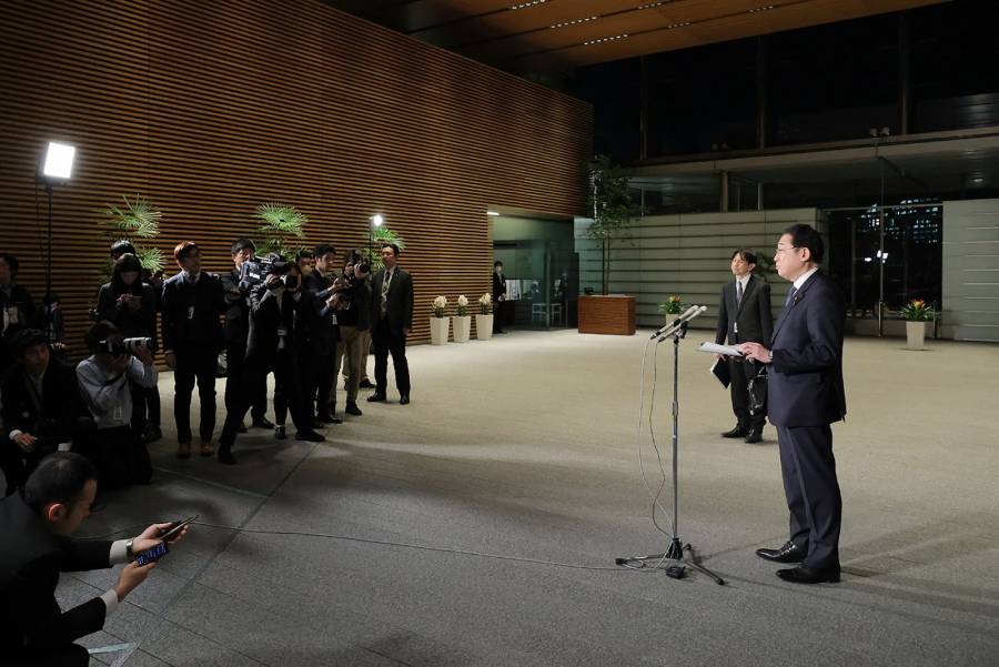Tres facciones del partido gobernante en Japón se disuelven por escándalo de financiación