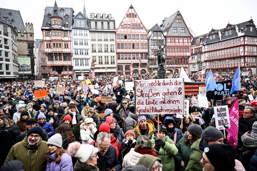 Manifestantes se movilizan en Alemania contra la ultraderecha