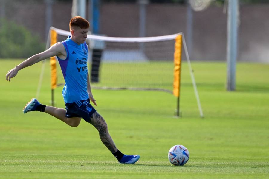 Brighton ficha al joven defensor argentino Valentín Barco