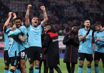 El ecuatoriano Hincapi&eacute; da al Leverkusen tres puntos de oro ante Leipzig